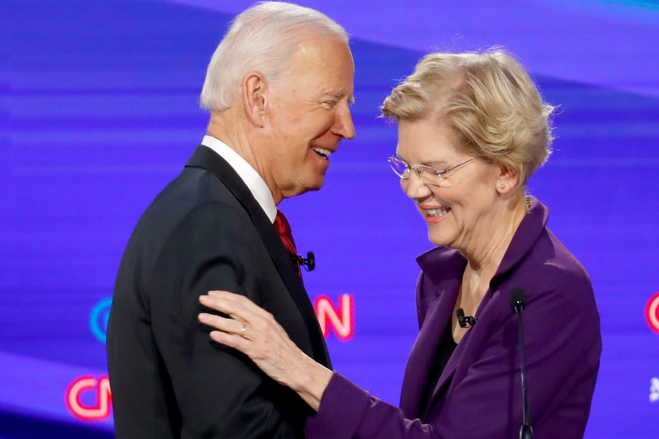<b>Elizabeth Warren:</b> "En este momento de crisis, es más importante que nunca que el próximo presidente restaure la esperanza de los estadounidenses en un gobierno bueno y efectivo, y he visto a Joe Biden ayudar a reconstruir nuestra nación",
<a href="https://www.univision.com/noticias/elecciones-en-eeuu-2020/tras-semanas-de-espera-warren-apoya-la-candidatura-de-biden-para-enfrentar-a-trump">dijo la senadora por Massachusetts en un tuit el 15 de abril</a>. Fue la última aspirante a la nominación demócrata en expresar su apoyo a Biden.