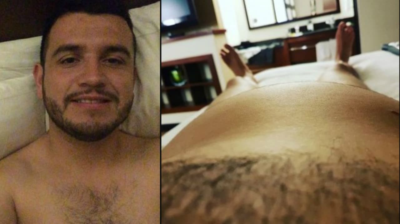 Otro que se voló la barda al mostrar su cuerpo casi desnudo fue Edén Muñoz, vocalista de Calibre 50, quien se tomó una foto con su celular acostado y donde solamente se le veía su estómago y al fondo sus pies.