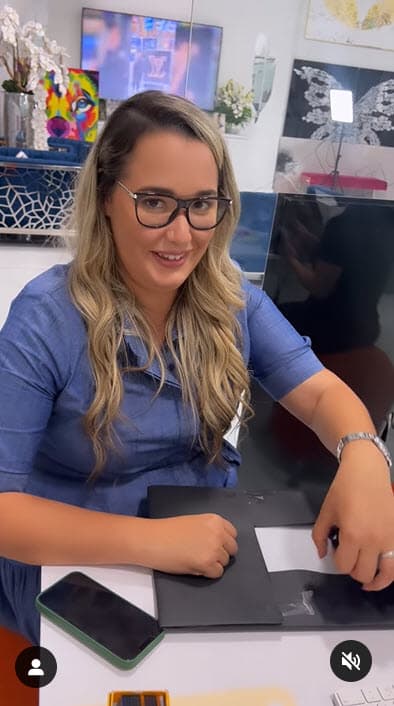 La también actriz etiquetó a Katherin Fernandez, una diseñadora cubana que es buscada por algunos famosos para que los ayude a arreglar sus guardarropas.
<br>