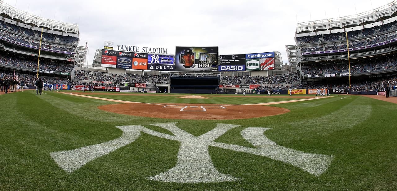 Prohíben tabaco masticable en estadios de béisbol de NYC