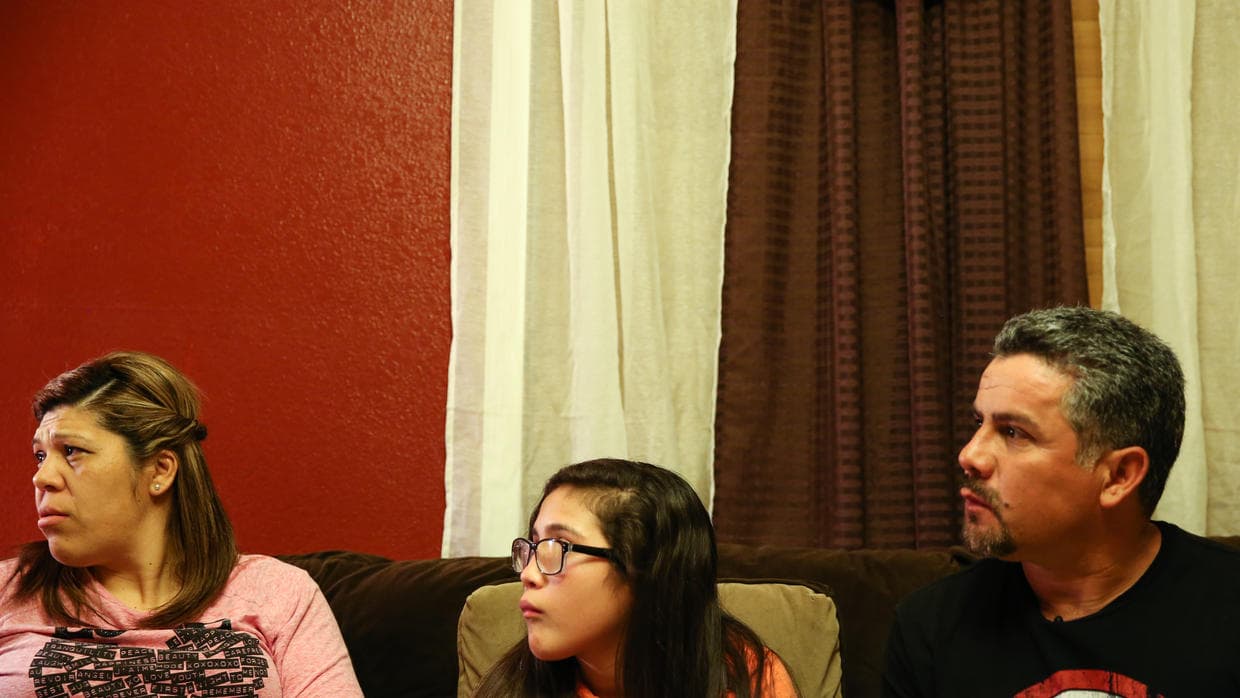 Ashley Vega, the girl rescued by Antonio Díaz Chacón, with her parents, Griselda and Marco Vega