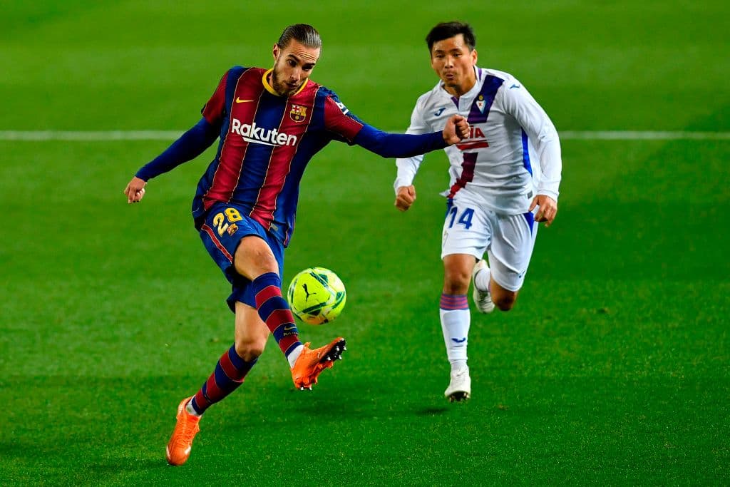 El Barcelona, sin Messi, iguala marcador ante el Eibar. Kike García le daba el triunfo a su equipo con gol al 57, pero fue Ousmane Dembelé quien salvó a los blaugranas y empató al minuto 67, durante la Jornada 16 de LaLiga.