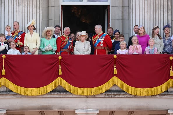 La realeza inglesa celebró uno de sus días más importantes en el año: el 
<a href="https://www.univision.com/noticias/mundo/un-detalle-en-esta-foto-se-robo-la-atencion-en-el-cumpleanos-de-la-reina-isabel-ii-fotos">Trooping the Colour</a>.