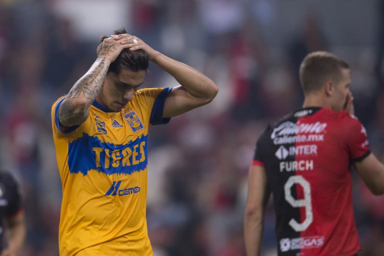 Carlos Salcedo abierto a cambios tras fracaso de Tigres