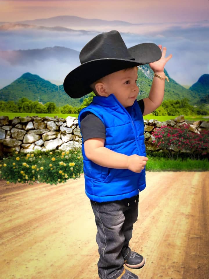 Cris González comparte esta foto de su pequeño