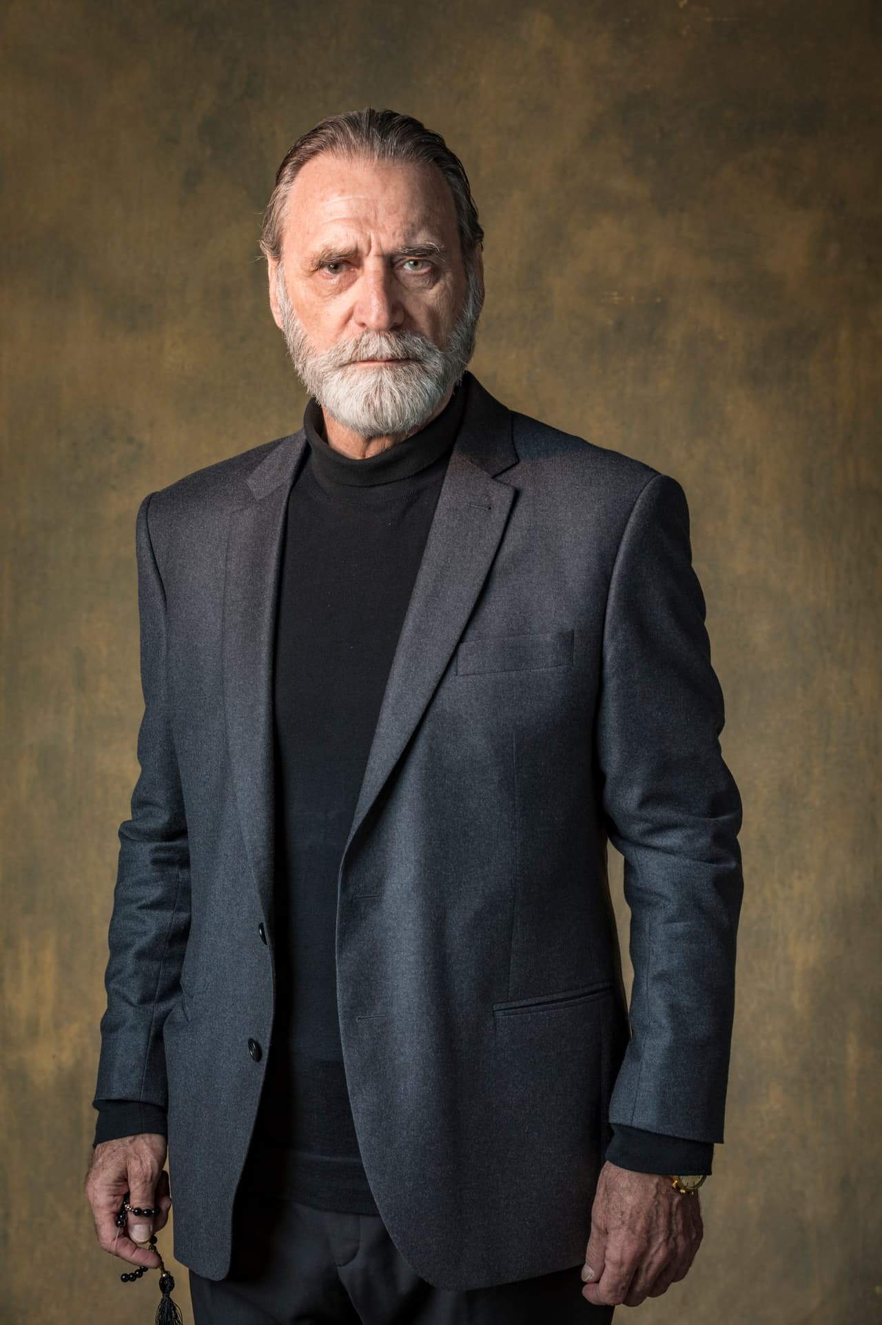 Las maldades de Aziz te impactarán noche a noche en esta telenovela que fue un rotundo éxito en Brasil, donde Herson Capri tiene una reconocida trayectoria.