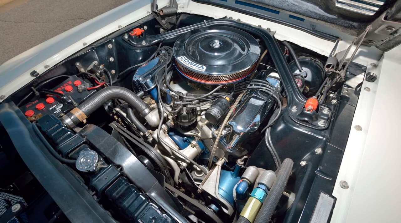 El motor V8 de competencia del 7.0 litros bajo el capó Shelby GT500 Super Snake era considerado una obra de arte mecánica, los tres primeros lugares obtenidos en las 24 horas de Le Mans de 1966 así lo justifica. El Shelby GT500 Super Snake 1967 fue el único Mustang en jamás utilizar este motor.