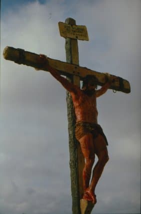 Cuando estaba crucificado, de verdad le dieron un par de latigazos al actor, sacándole el aire y luego abriéndole la muñeca. Después de eso, tuvieron que insertar el látigo de manera digital en post-producción.