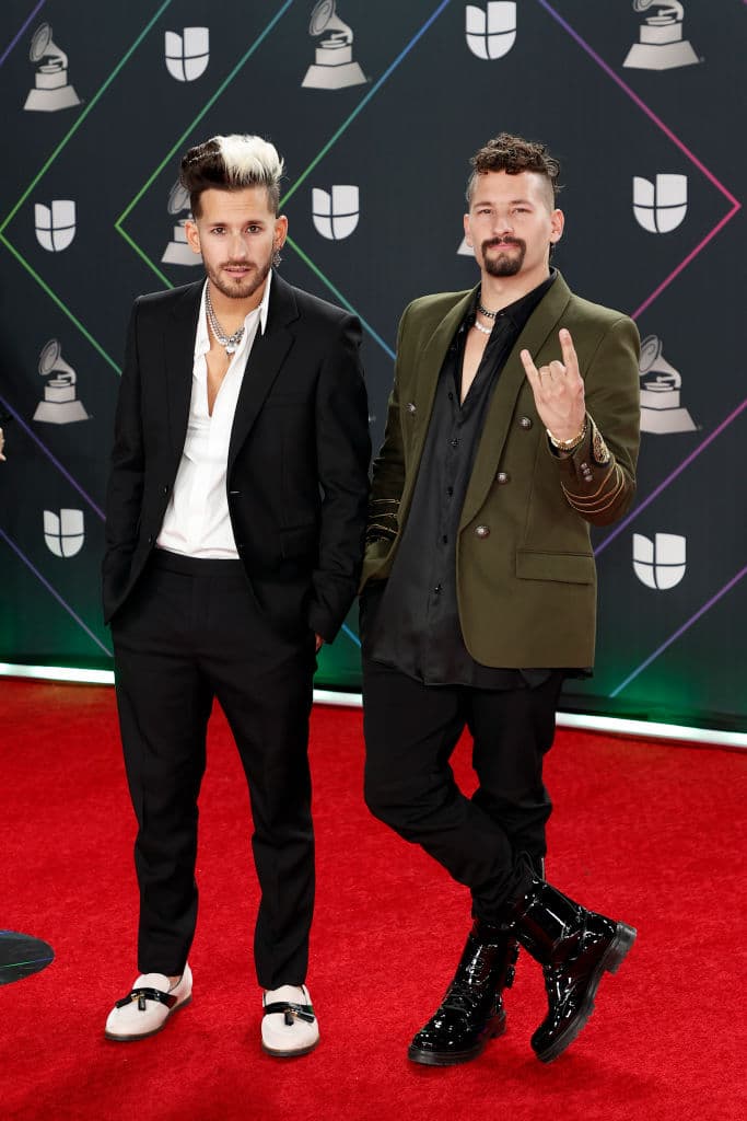 <b>Mau y Ricky</b> asistieron con un look fresco, algo que los caracteriza.
