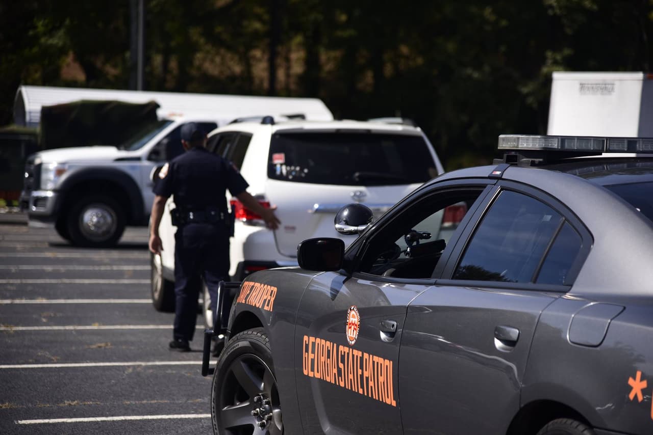 Agentes de la
<a href="https://dps.georgia.gov/georgia-state-patrol-0" target="_blank">Patrulla de Caminos del estado</a>, policías y oficiales del sheriff de condados reforzarán la vigilancia para reducir accidentes, informó el Departamento de Seguridad Pública de Georgia en un comunicado.
<br>