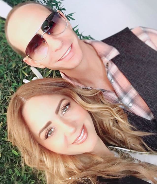 Con esta foto, Andrea Legarreta salió al paso de los rumores sobre una separación de su esposo, Erik Rubín.