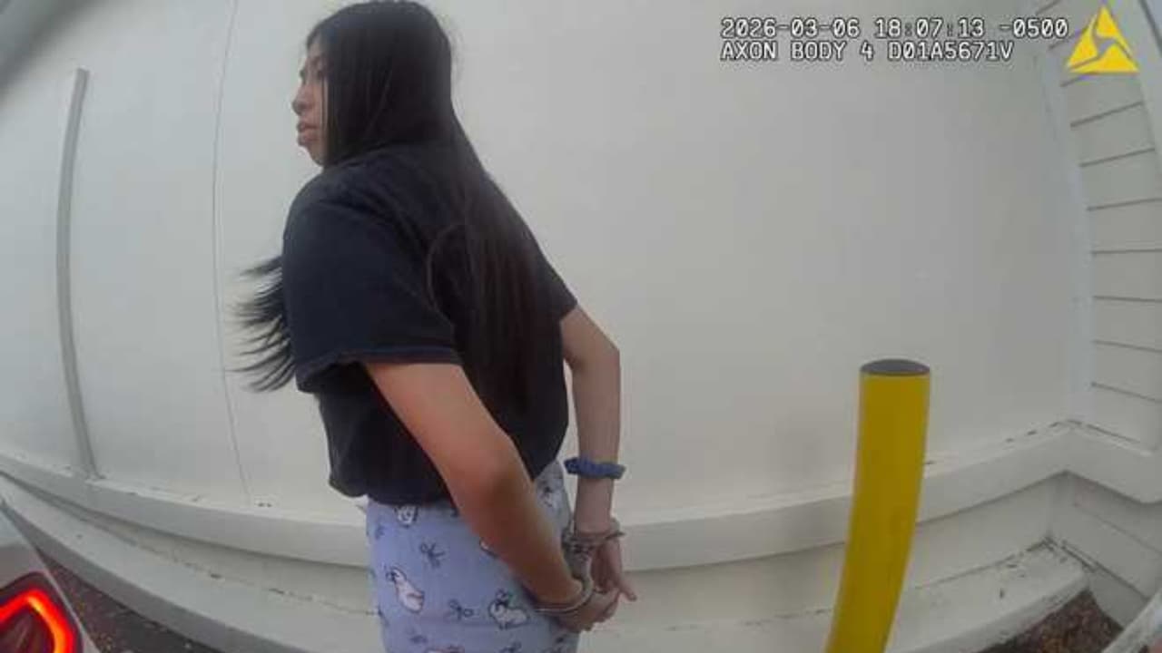 Murió ahogada en el inodoro: revelan detalles de muerte de bebé enterrada por su mamá