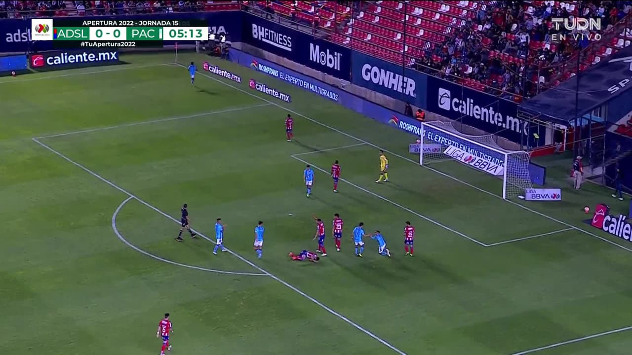 ¡TIRO ATAJADO! disparo por Érick Sánchez.