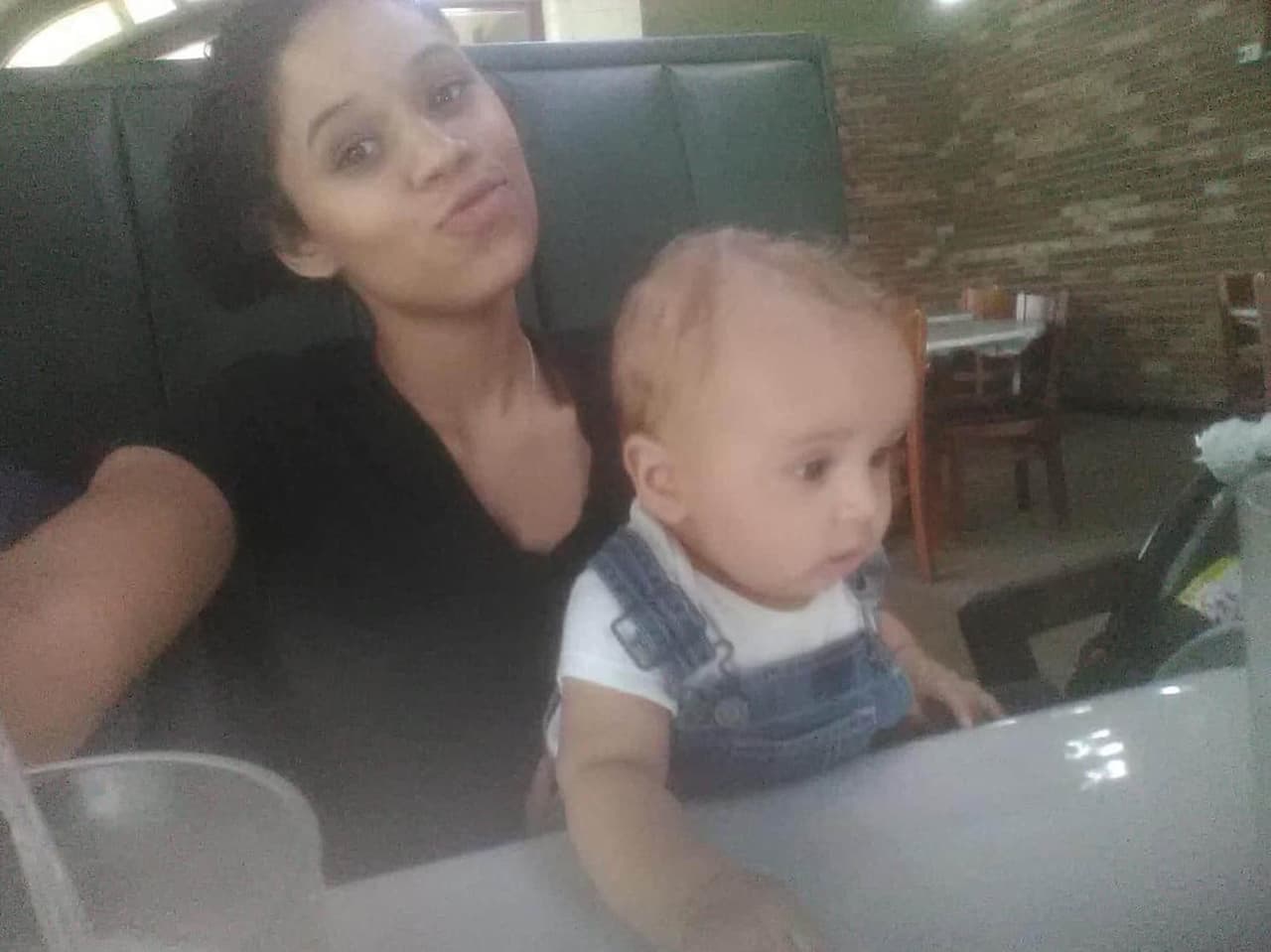 Las hermanas de Leila Cavett, la joven madre que está desparecida desde hace 10 días, podrán ver a su sobrino después que apareció caminando solo en Miramar el domingo 26 de julio.
<br>