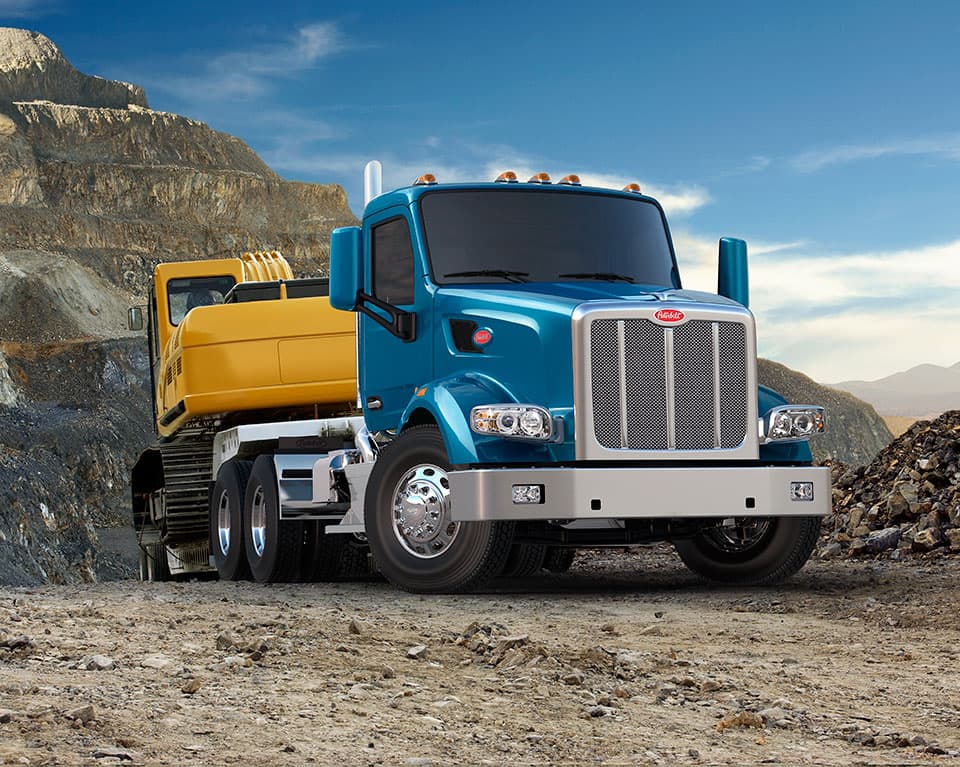 El capó hecho de la resina líquida moldeable Metton del Peterbuilt 567 añade resistencia y ahorra peso, siendo capaz de aguantar impactos que agrietarían o destruirían un capó similar de fibra de vidrio. Este capó protegerá al motor ecológico ISL-G NZ de Cummins Westport.