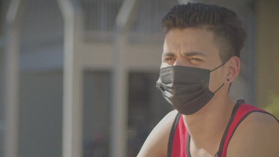 La travesía de un joven hondureño: llegó en la primera caravana migrante con la intención de ayudar a su mamá