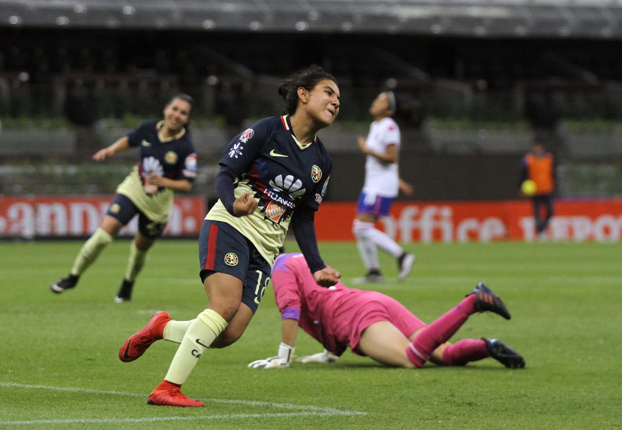 Betzy Cuevas también estuvo fina en la definición al marcar el tercero y el quinto de los siete goles americanistas.