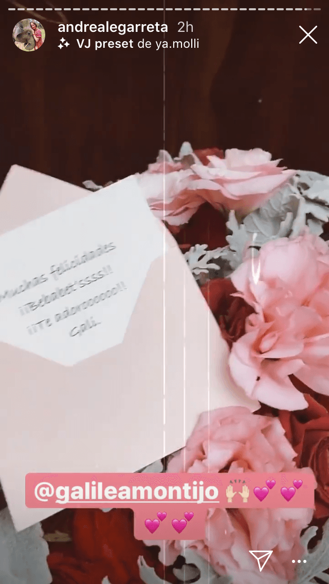 Además, Montijo le hizo llegar un arreglo floral que Legarreta agradeció a través de sus historias de Instagram. "Muchas gracias, mamacita", se le escucha decir en el clip. 
<br>