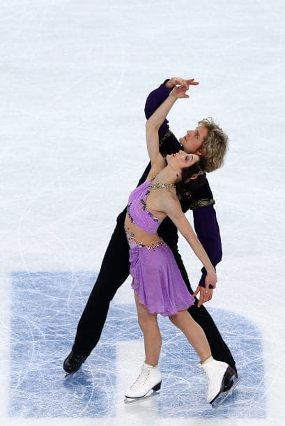 Meryl Davis y Charlie White se han proclamado hoy campeones olímpicos de danza de patinaje artístico en Sochi 2014, una vez disputado el programa libre en el que mantuvieron el liderato que el domingo alcanzaron en el corto. Davis y White, primera pareja de EEUU en ganar un Mundial y que llegaron a Sochi como subcampeones olímpicos, se impusieron en el Palacio Iceberg con 195,52 puntos y un programa largo con música de 'Sherezade", de Nikolai Rimski-Korsakov. Superaron a los defensores del título, los canadienses Tessa Virtue y Scott Moir, que se colgaron la plata con 190,99. El bronce ha sido para la pareja rusa integrada por Elena Ilinykh y Nikita Kapsalapov, con 183,48. Meryl y White llevan 17 años patinando juntos.