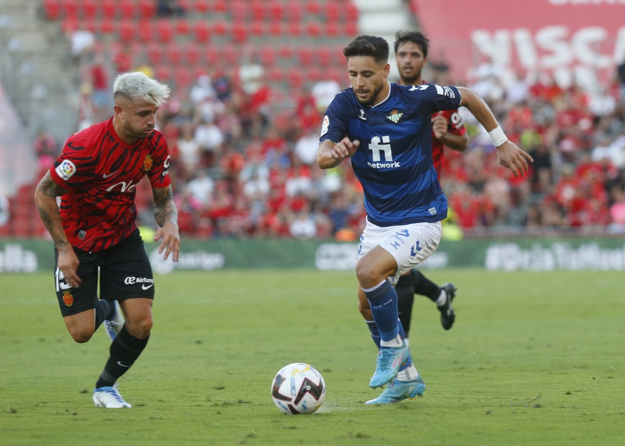 Betis venció 1-2 al Mallorca de Javier Aguirre con un doblete de Boja Iglesias en la Jornada 2 de LaLiga; Andrés Guardado no jugó porque sigue sin ser inscrito.