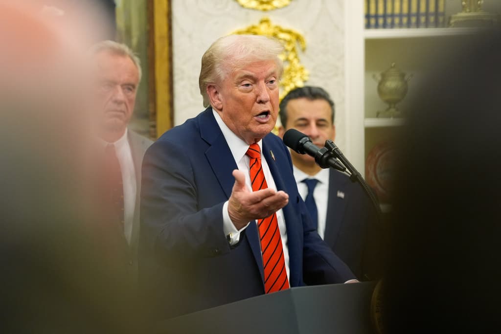 Trump despide a más de 4,000 empleados federales en medio del cierre del gobierno