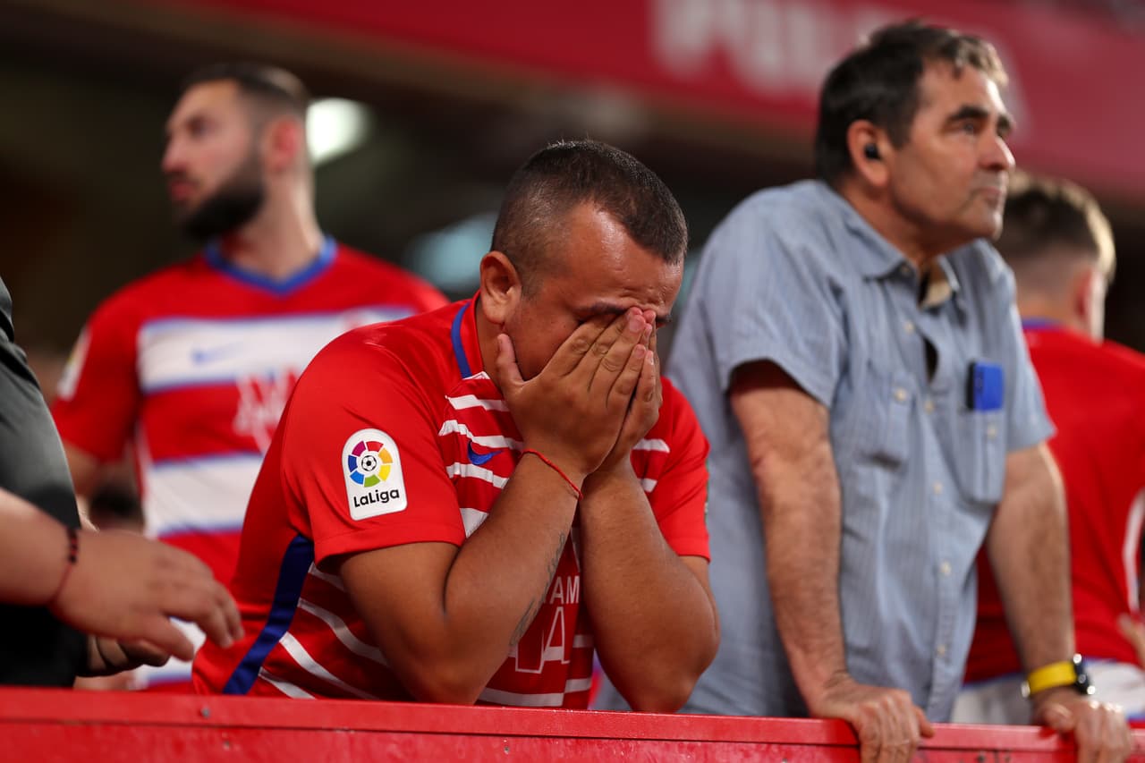 Mallorca derrotó 0-2 a Osasuna y Cádiz 0-1 al Alavés, ambos de visitantes para que evitaran el descenso; Granada pierde la categoría en España con un penal fallado.