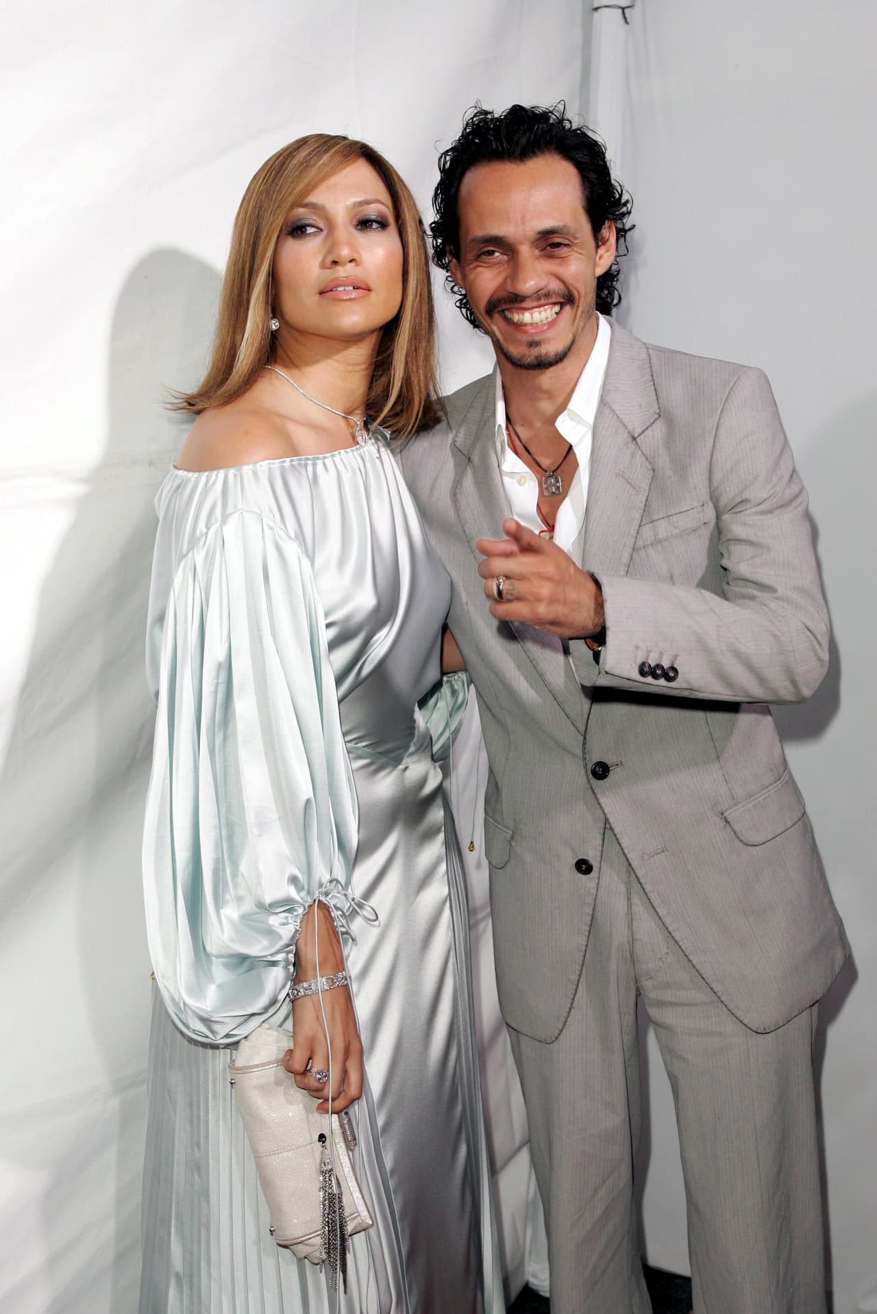 “A los 42 años, los papeles en el cine no llamaban a mi puerta y cuando volví al trabajo, sentí que ya no sabía cuál era mi valor”, dice también JLo sobre la situación que vivió tras la separación.
<br>