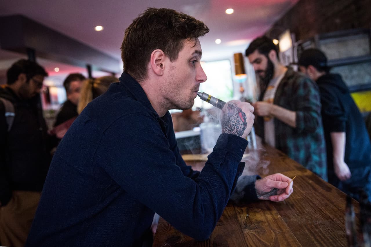 Todos los pacientes han reportado antecedentes de uso de productos de cigarrillos electrónicos o vapeo.