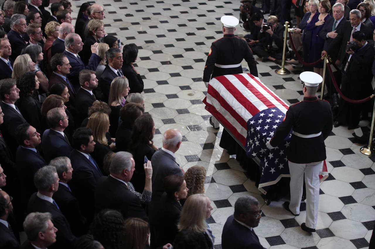 Cummings falleció a consecuencia de problemas de salud de larga data. Desde el Comité de Supervisión
<a href="https://www.univision.com/noticias/politica/juez-federal-exige-al-gobierno-entregar-documentacion-sobre-los-movimientos-de-giuliani-en-ucrania">encabezaba las pesquisas de juicio político sobre el caso de las presiones a Ucrania por parte del presidente Donald Trump. </a>