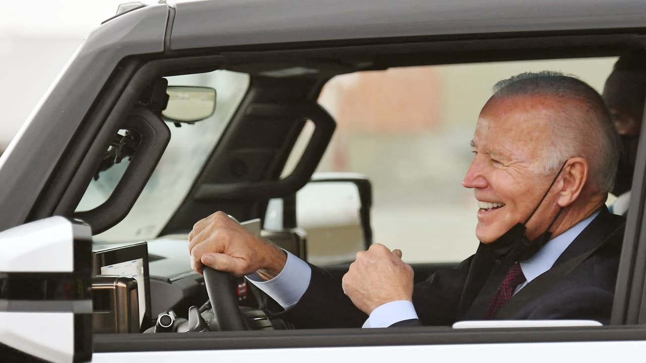 Joe Biden cumplió 80 años: estos han sido los momentos clave de su difíciles primeros meses en la presidencia (y de su vida política)