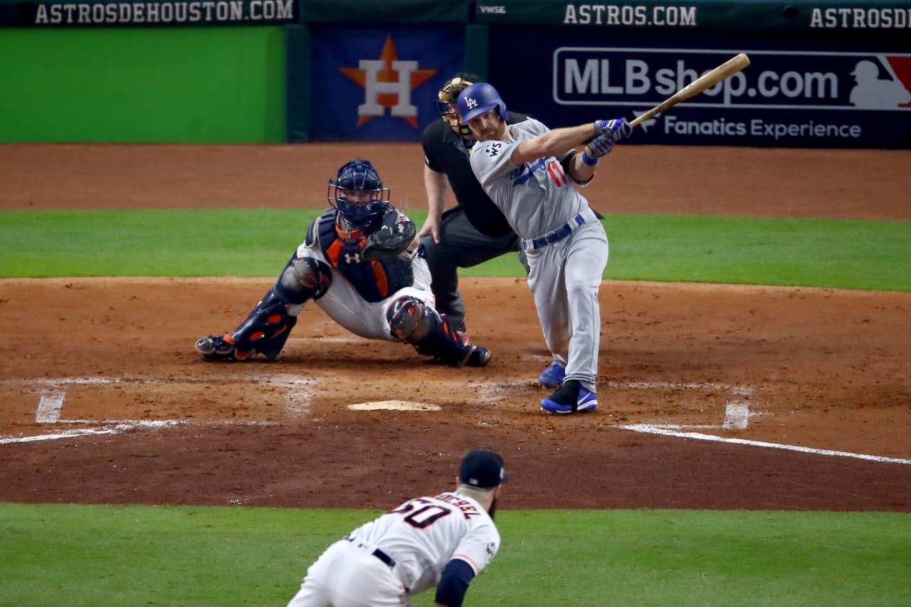 Logan Forsythe se sumó a la fiesta ofensiva con una carrera anotada y 2 producidas para los angelinos.