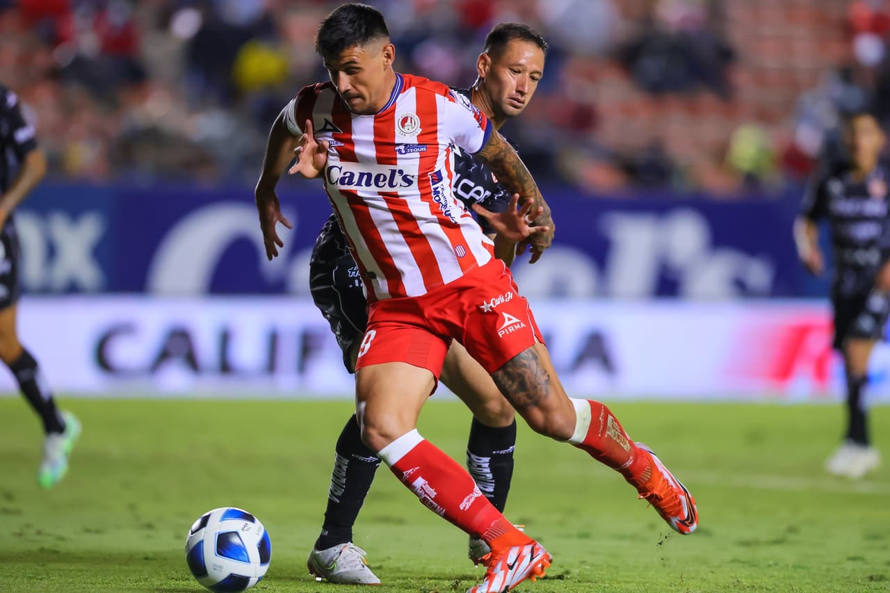 Unai Bilbao y Alex Zendejas logran batir la portería de Marcelo Barovero y le dan la victoria 0-2 a Necaxa.