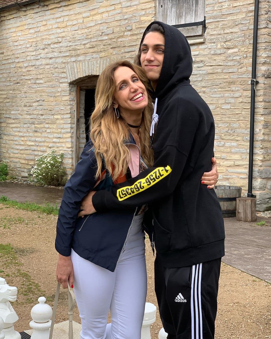 “Hoy, a las 9:12 de la mañana, me convertí en la madre de un niño de 20 años. Hoy es el cumpleaños de mi hijo”, comentó emocionada la presentadora de El Gordo y La Flaca.