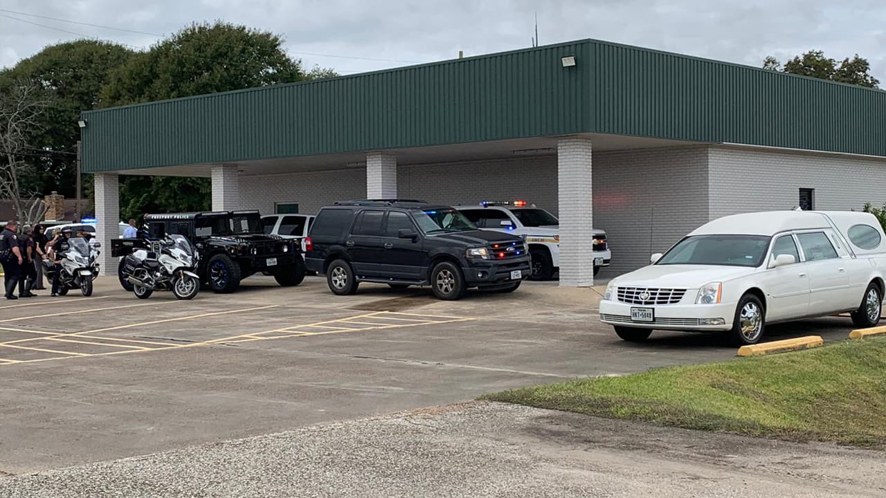 La visitación para honrar la memoria de la pequeña Abigail tendrá lugar el lunes 11 de noviembre, de 5:00 a 8:00 pm en la Segunda Iglesia Bautista, ubicada en el 1817 de Shanks Road en Angleton, TX.