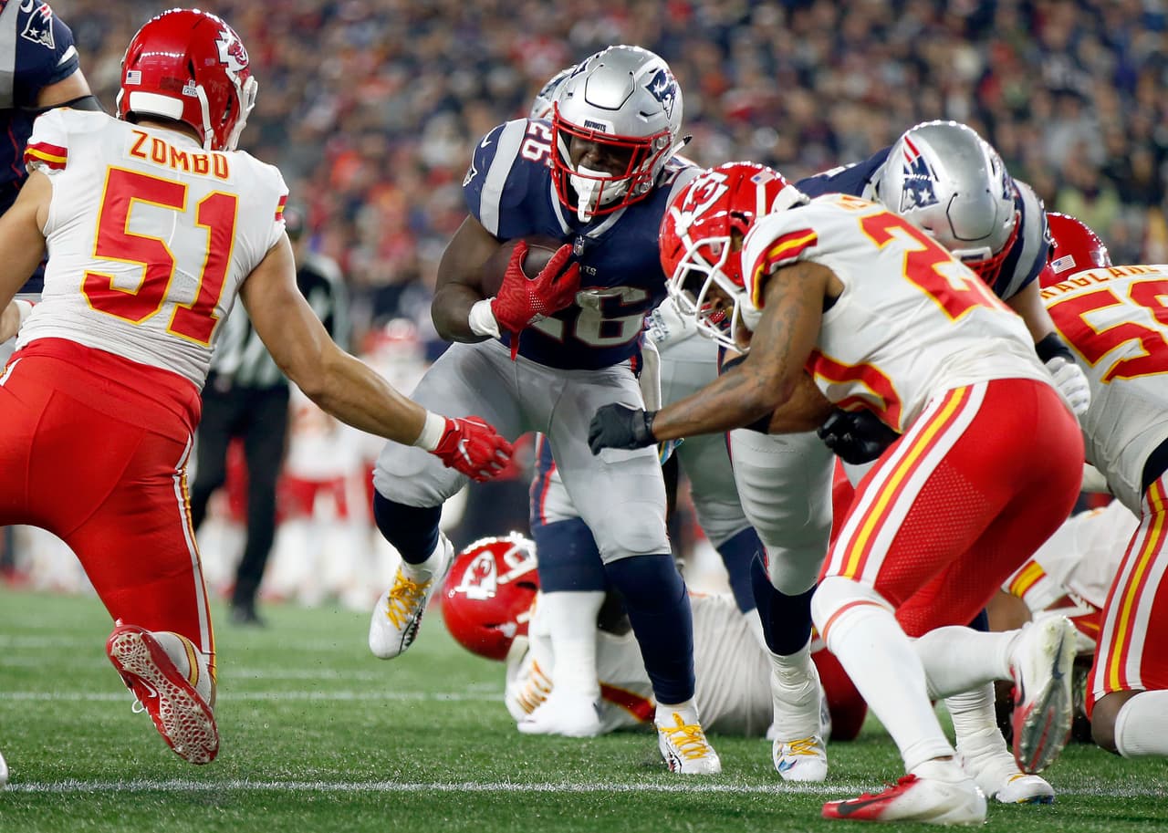 Los Pats respondieron con una carrera de 4 yardas de Sony Michel para ponerse adelante 10-3 restando 4:57 del primer cuarto.
