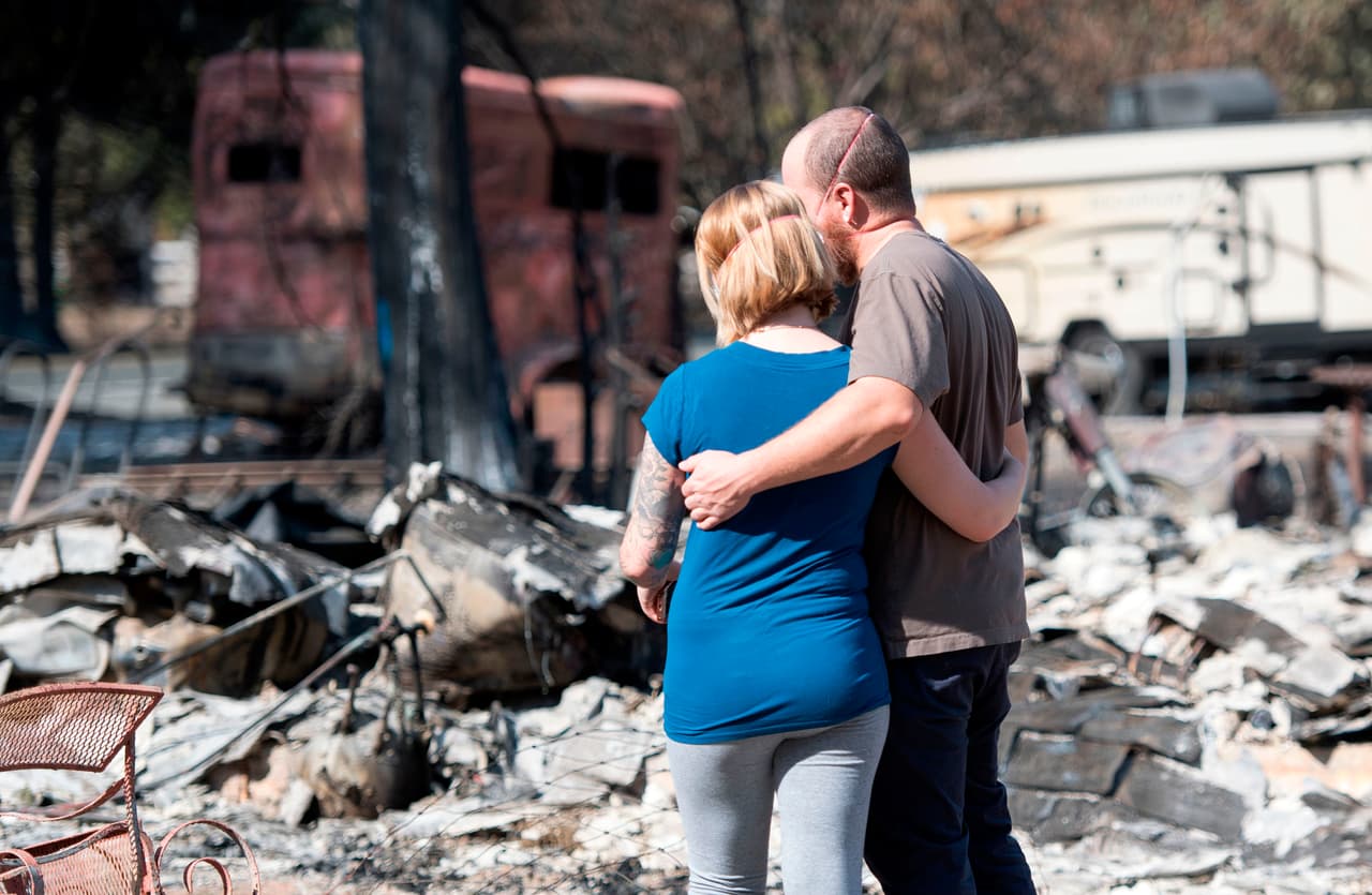 <b>REDWOOD VALLEY</b> -En octubre de 2017 estalló el incendio Redwood Valley en el condado de Mendocino. Consumió 36,523 acres y 544 casas, y la causa habría estado en una falla en las redes de energía. Murieron 9 personas.
<br>