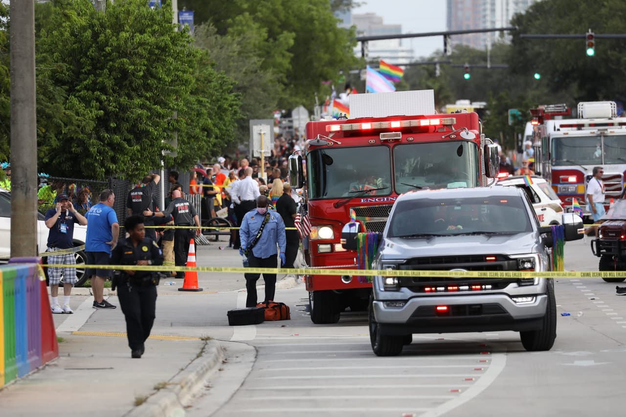 “Le pedimos a nuestra comunidad que tenga paciencia mientras llevamos a cabo una investigación exhaustiva y completa sobre el incidente”, dijeron los detectives.
