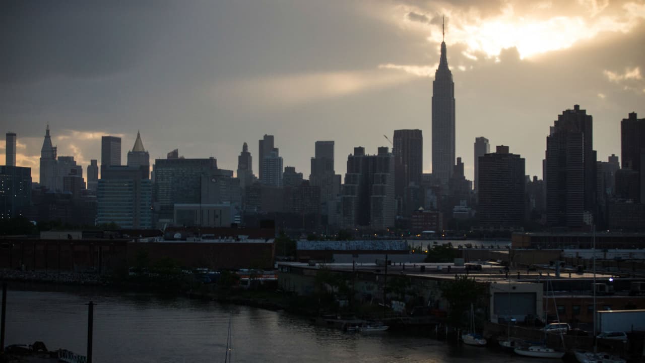 Tormenta de nieve podría llegar a Nueva York y Nueva Jersey y le pone fin al clima cálido del que disfrutaban 
