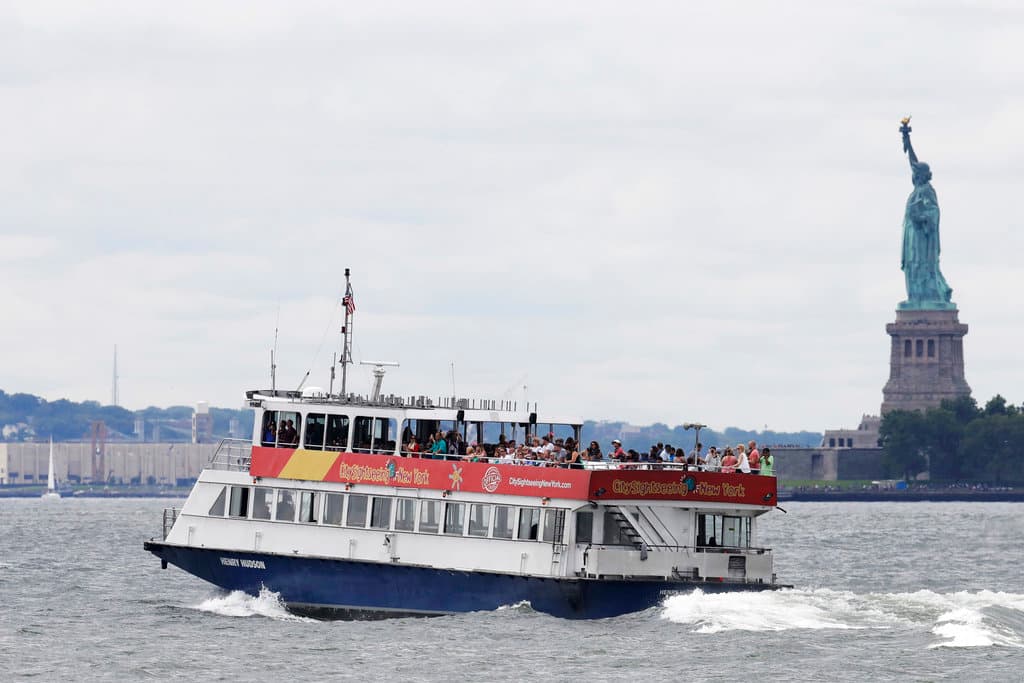 Crucero con brunch
<br>Hay muchos tipos de cruceros con brunch en la ciudad de Nueva York, desde cruceros con rollos de langosta hasta tacos. Mamá puede disfrutar de una agradable tarde en el Hudson viendo lugares emblemáticos de la ciudad como la Estatua de la Libertad y el Puente de Brooklyn.
<br>