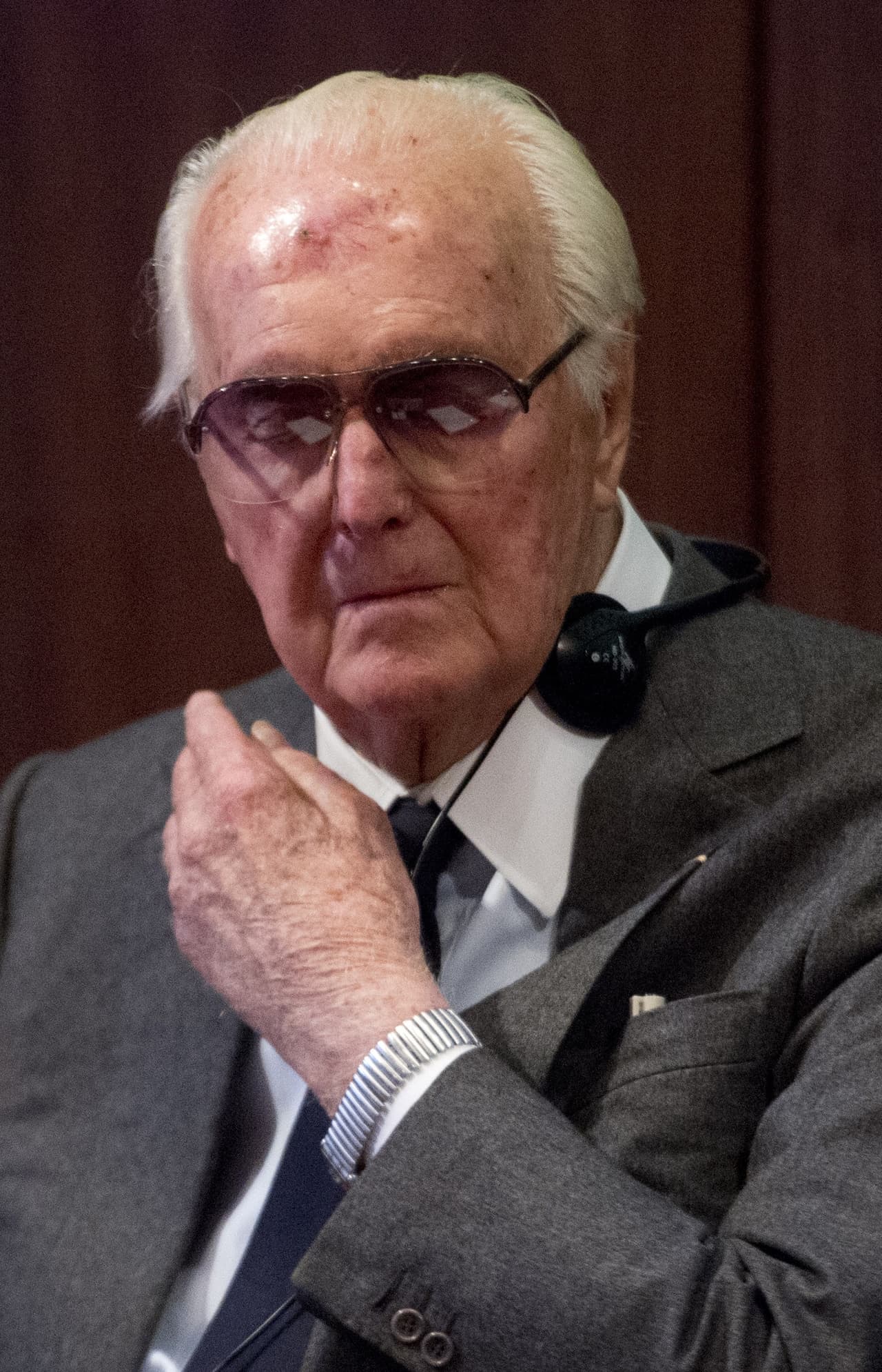 Entre sus clientas destacaba
<b>Elizabeth Taylor</b> y
<b> Jean Seberg</b>.
<b>Givenchy</b> vistió a otras varias famosas, como
<b>Jacqueline Kennedy, Grace Kelly</b> y a la
<b> duquesa de Windsor</b>. En 1988 vendió la firma, pero siguió dirigiéndola hasta 1996.