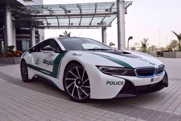 La policía de Dubai estrenó en marzo de 2015 un flamante BMW i8 en su flota, el cual se une a los numerosos deportivos como Bugatti Veyron, Ferrari FF, Lamborghini Aventador, McLaren MP4-12C, Nissan GT-R, Aston Martin One-77, entre otros