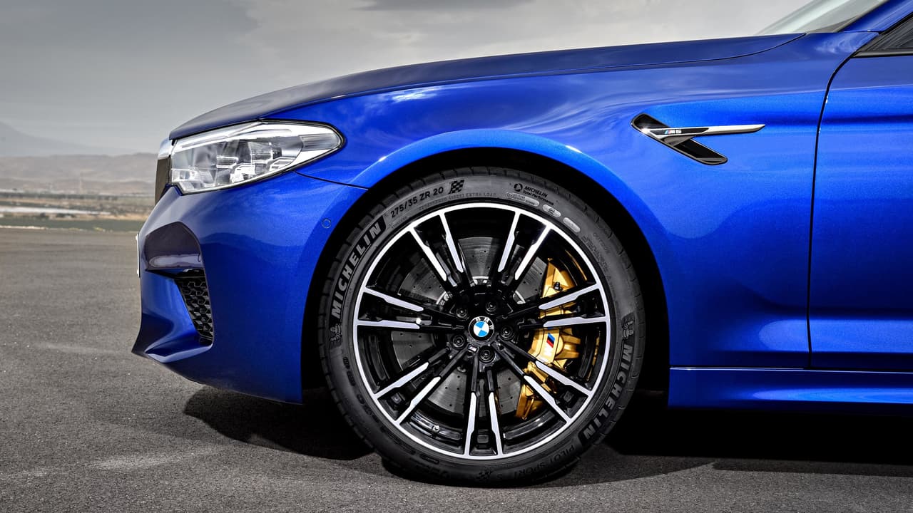 Consigue rotores delanteros de 15.5” con 6 pistones en los calipers