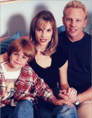 Swank interpretaba a la mamá de un pequeñín y fue el interés romántico de Steve (Ian Ziering) durante un año.