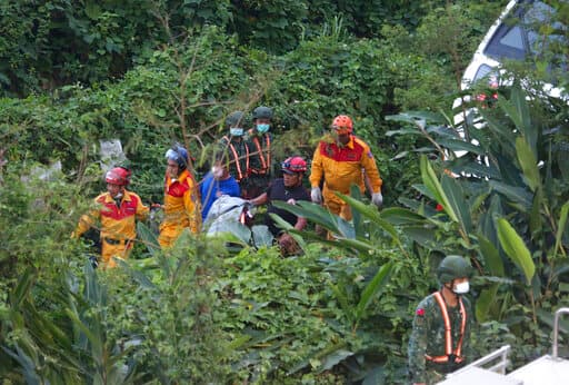 Por su historial de terremotos, Taiwán cuenta con experimentados equipos de rescate en estado de alerta permanente, especializados en desastres y rescate de personas atrapadas.