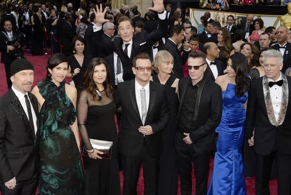 Y no fue una, ni dos... Benedict, conocido por su papel de Sherlock, realmente arruinó la única noche elegante del grupo irlandés. Más videos de Chismes aquí.