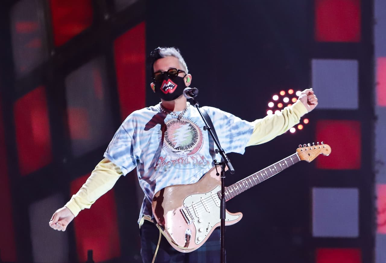 Su performance pondrá bailar a todo el público en su casa que verá esta noche tan especial.