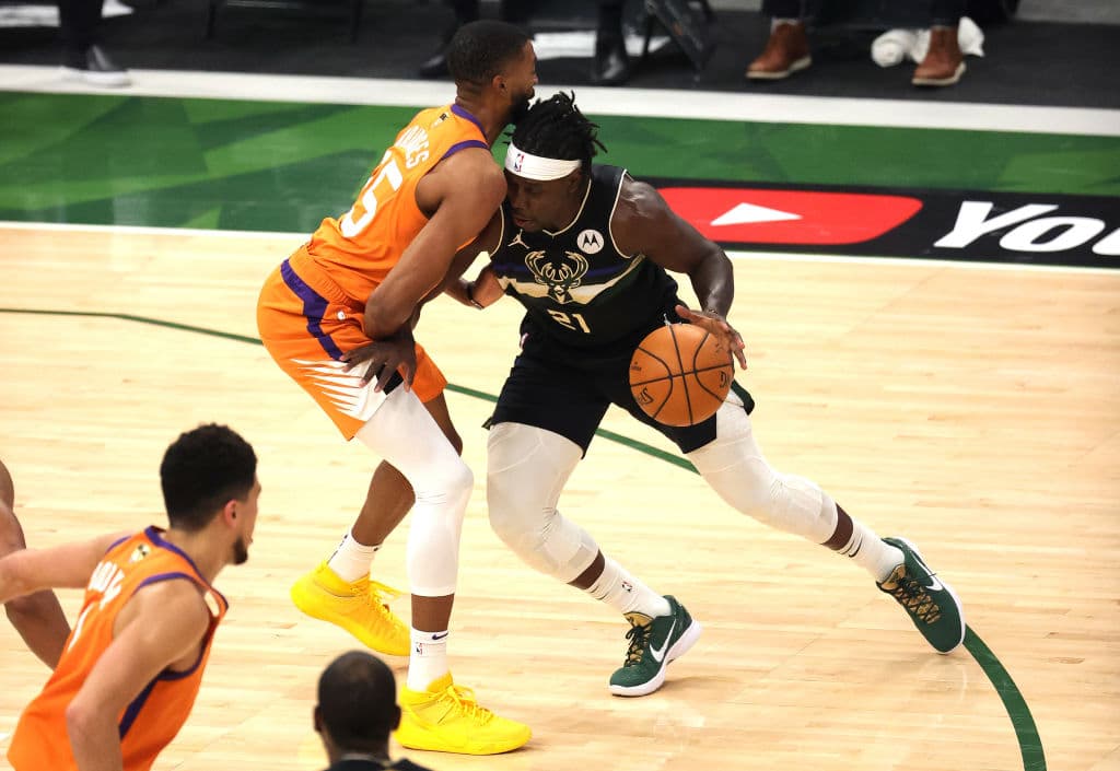 Giannis Antetokoumpo brilla con los Milwaukee Bucks y logran remontar una ventaja de 0-2 para quedar campeones de la NBA. Los Bucks vencieron a los Suns 98-105 en el sexto juego de las Finales.