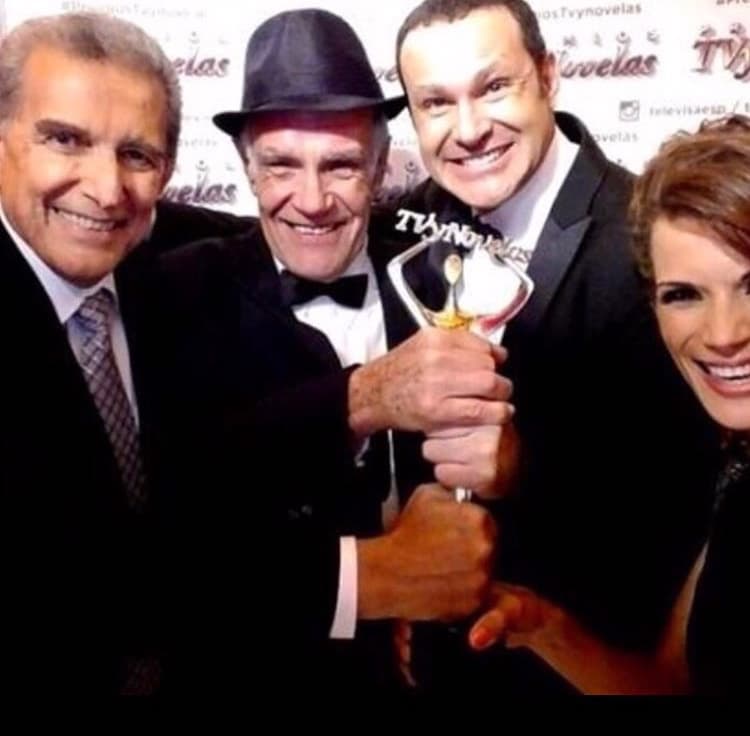 Él no solo celebraba los logros de sus hijos, también los acompañaba en ellos.