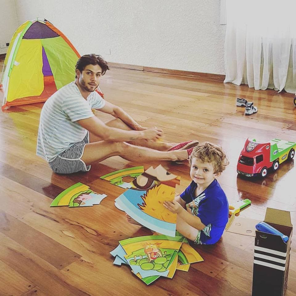 Horacio disfruta pasar el tiempo con su angelito.