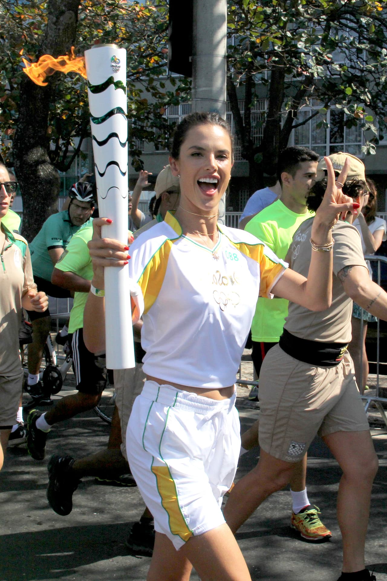 En su camino por las calles de Río, Ambrosio recibió muchas muestras de cariño.